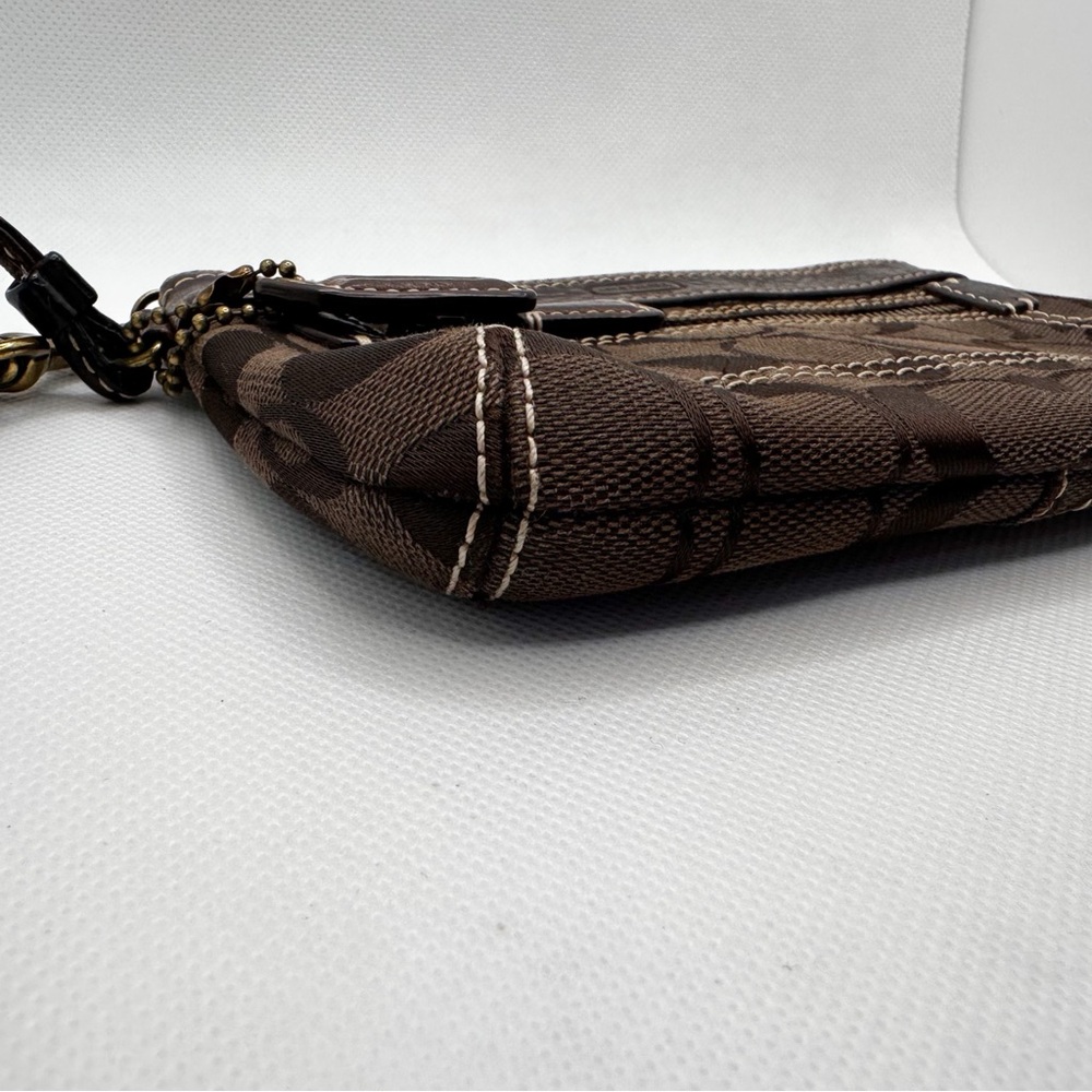 COACH vintage SIGNATURE C CHOCO BROWN LEATHER TRIM WRISTLET - Picture 6 of 10